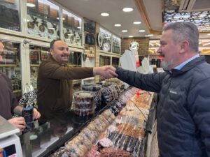 Tekirdağ’ımızın kalbi çarşıda, kıymetli esnaf kardeşlerimizle bir araya geldik.Alın teriyle, eme