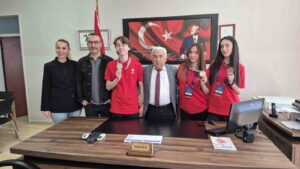 TEKİRDAĞLI ÖĞRENCİLERDEN BÜYÜK BAŞARI: TÜRKİYE İKİNCİSİ OLDULAR