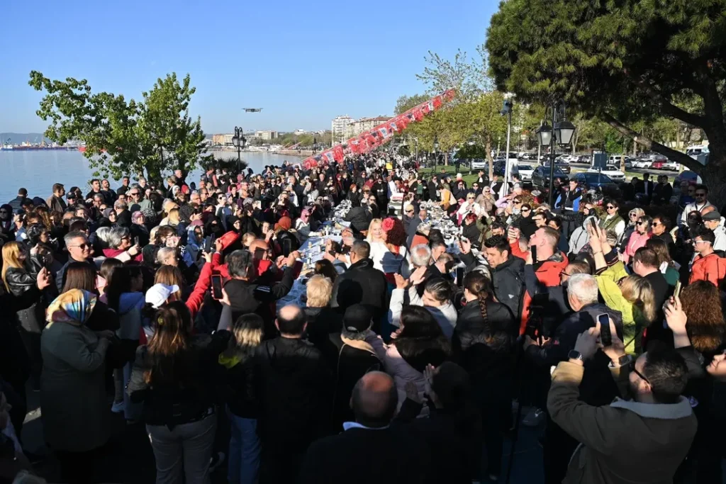 3.-Uluslararasi-Kakava-Senligimiz-kapsaminda-organize-edilen-kahvalti-programina-vatandaslarimi-4-1024x683 Süleymanpaşa Belediyesi 3. Uluslararası Kakava Şenliği kapsamında kahvaltı verdi.