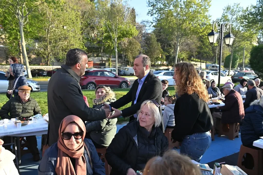 3.-Uluslararasi-Kakava-Senligimiz-kapsaminda-organize-edilen-kahvalti-programina-vatandaslarimi-7-1024x683 Süleymanpaşa Belediyesi 3. Uluslararası Kakava Şenliği kapsamında kahvaltı verdi.