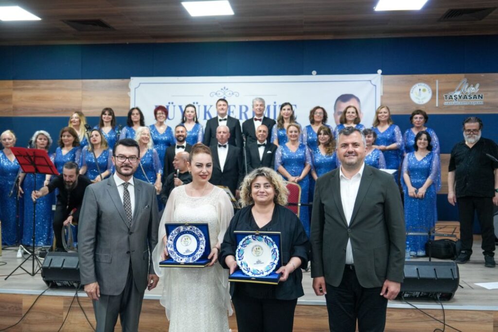 saray-plaket-tekirdagbakis-1024x683 CHP'Lİ BAŞKAN MI, AK PARTİ'NİN GÖNÜLLÜ MESAİ ARKADAŞI MI?