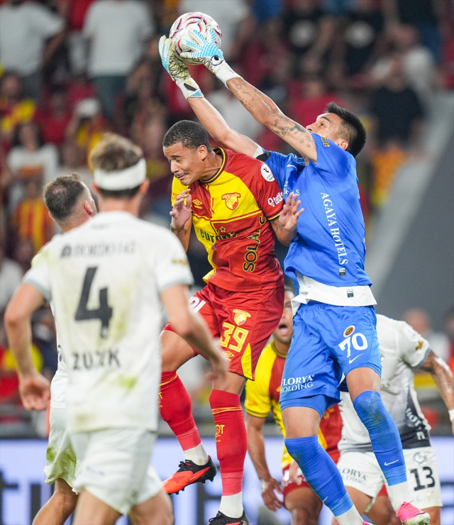 super-ligde-20-yil-sonra-bir-i-20171231-3497_1_m Süper Lig'de 20 Yıl Sonra Bir İlk! İrfan Can Eğribayat Tarihe Geçti