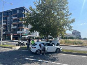 u-donusu-yapan-otomobil-kaldirima-cikti-1-yar-3-20114716_amp