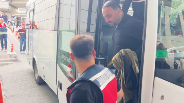 gozaltindaki-unlulerden-ilk-go-60505275-1822_1_m Gözaltındaki Ünlülerden İlk Görüntüler: Sağlık Kontrolünden Geçirildiler