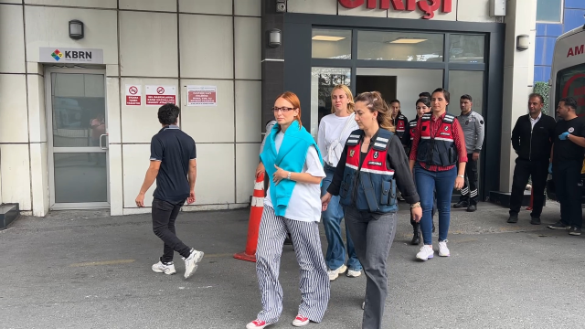 gozaltindaki-unlulerden-ilk-go-96407808-1979_1_m Gözaltındaki Ünlülerden İlk Görüntüler: Sağlık Kontrolünden Geçirildiler