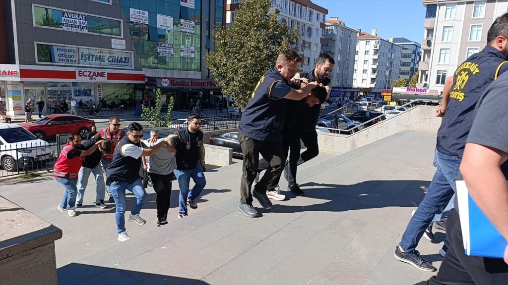 tekirdag-da-bir-kisinin-yaralandigi-silahli-2-20237510_amp